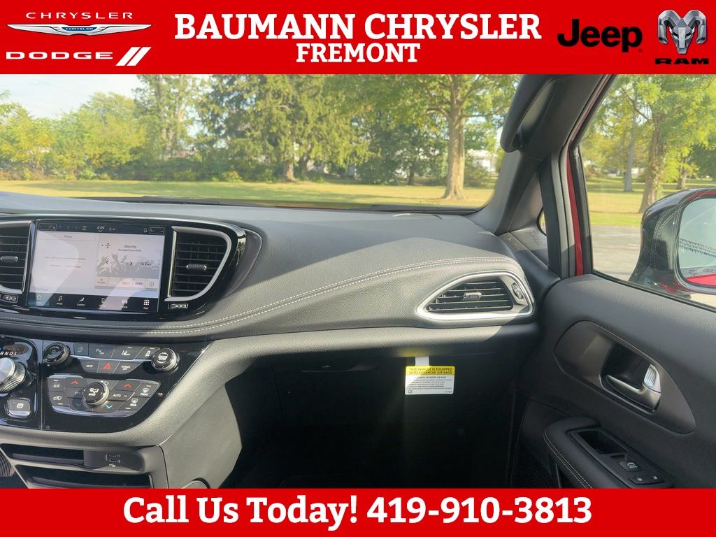2026 Chrysler Pacifica Select - Photo 13
