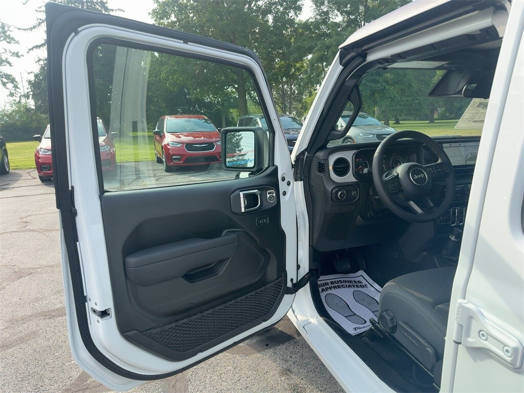 2025 Jeep Wrangler Sport S photo 2