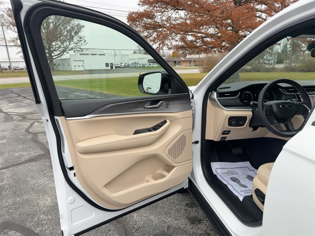 New 2025 Jeep Grand Cherokee LIMITED 4X4 Sport Utility