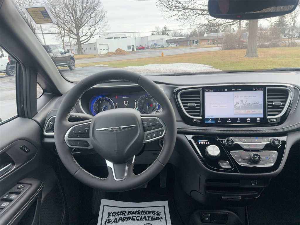 New 2026 Chrysler Pacifica SELECT Passenger Van