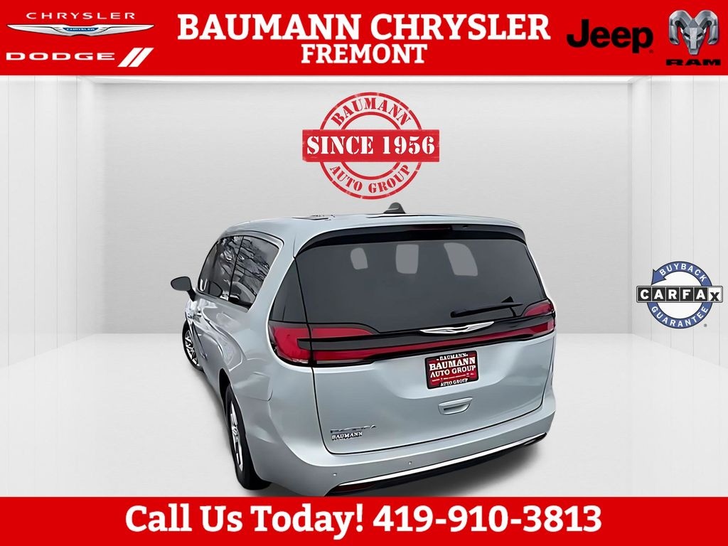 Used 2024 Chrysler Pacifica Touring L Minivan/Van