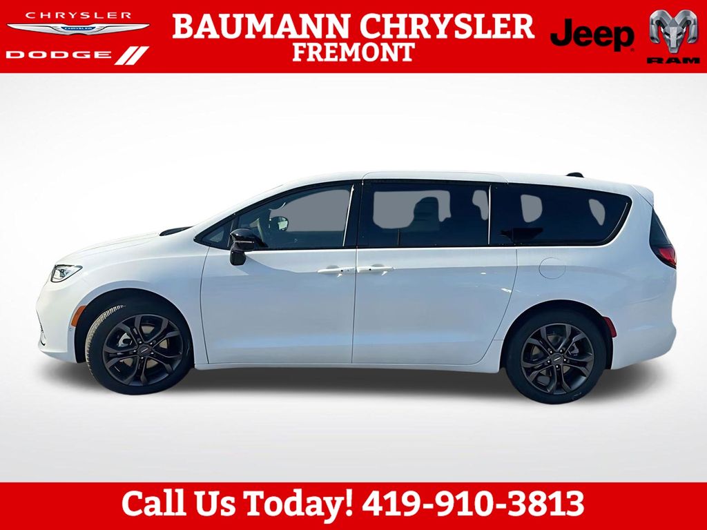 2026 Chrysler Pacifica Select - Photo 9