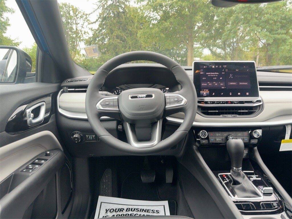 2025 Jeep Compass Limited photo 2