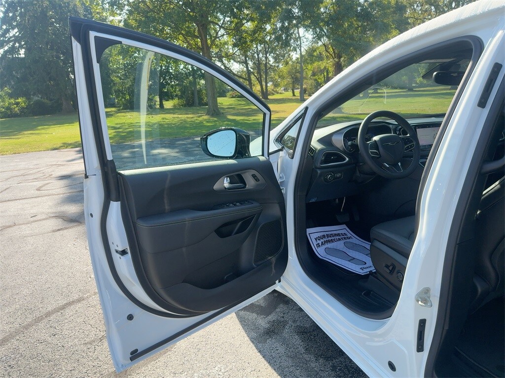 New 2026 Chrysler Pacifica SELECT Passenger Van