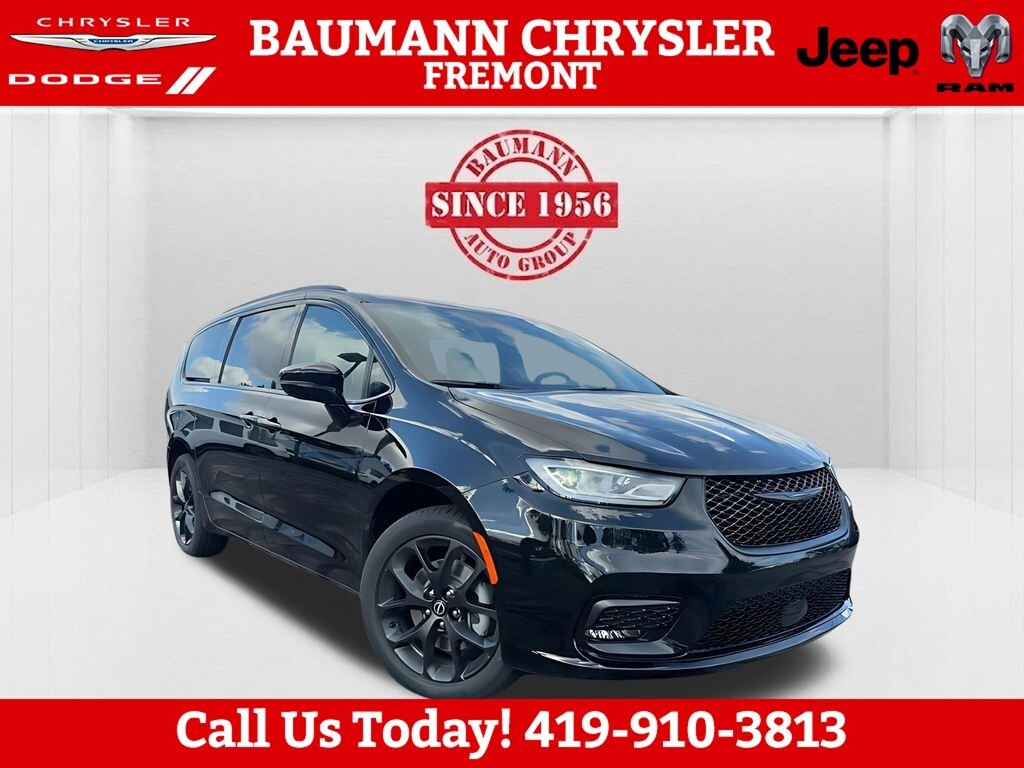 New 2026 Chrysler Pacifica LIMITED AWD Passenger Van