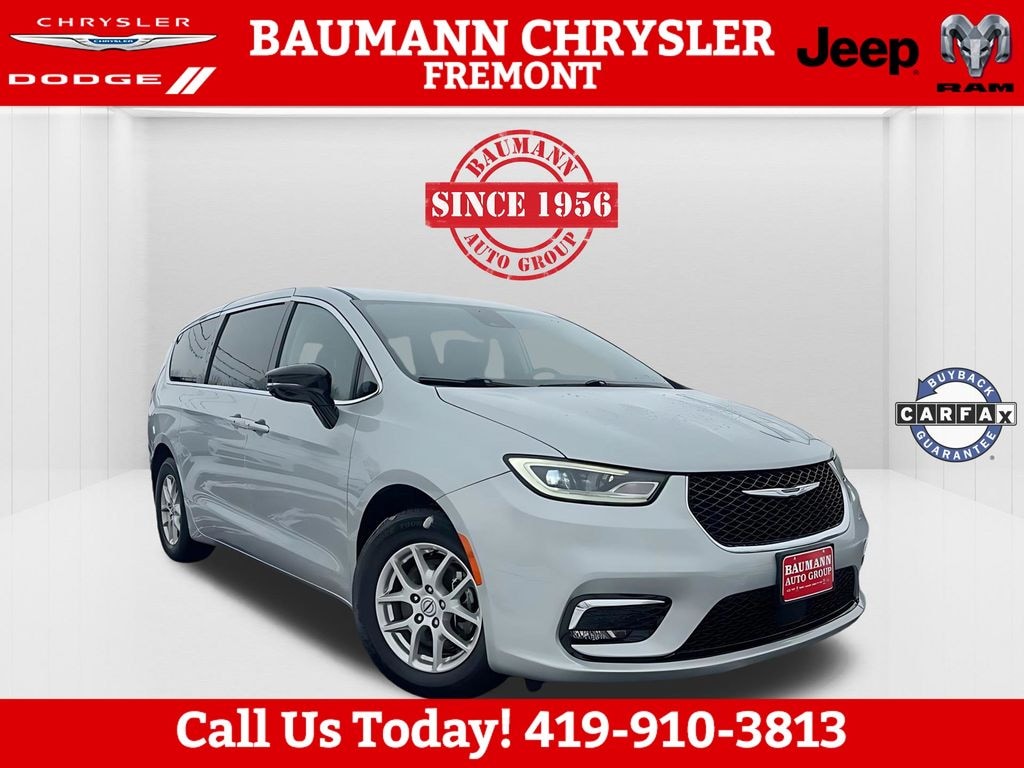Used 2024 Chrysler Pacifica Touring L Minivan/Van