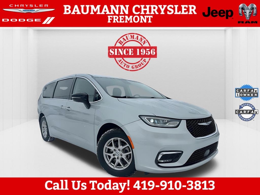 Used 2024 Chrysler Pacifica Touring L Minivan/Van