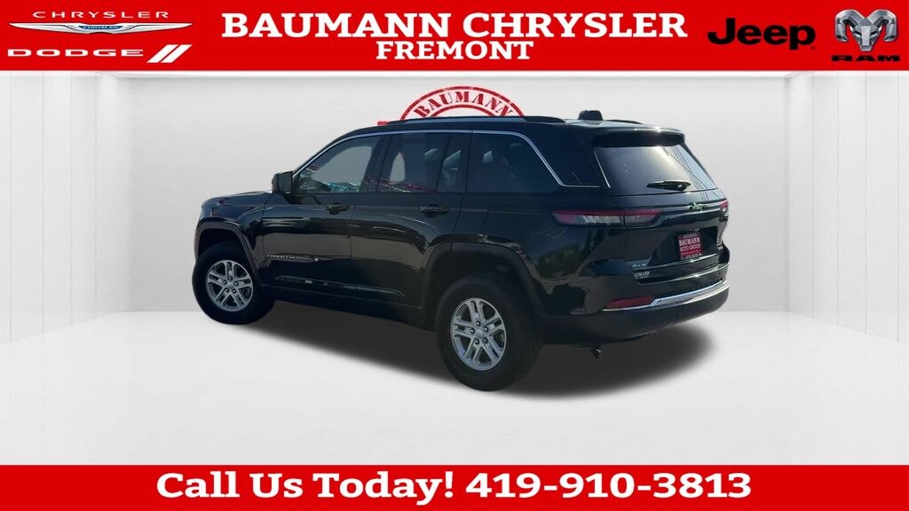 Used 2023 Jeep Grand Cherokee Laredo SUV
