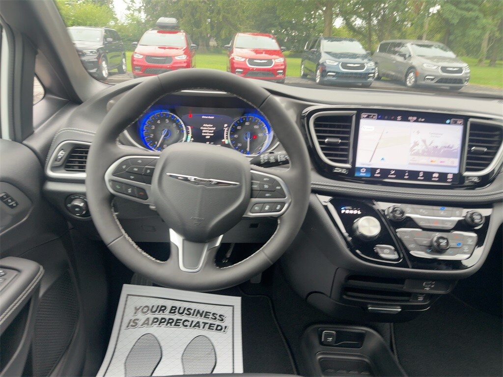 2026 Chrysler Pacifica photo 3