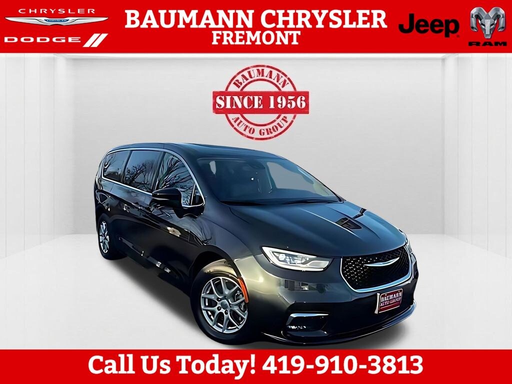 Used 2023 Chrysler Pacifica Touring L Minivan/Van
