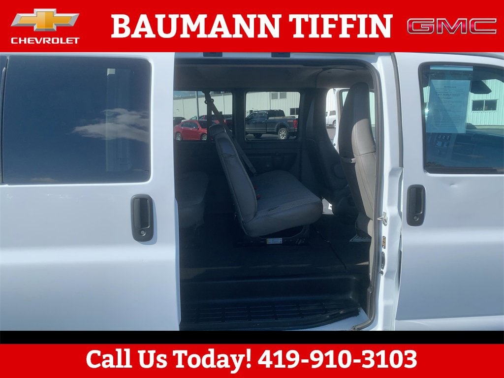 2024 Chevrolet Express Passenger LT - Photo 32