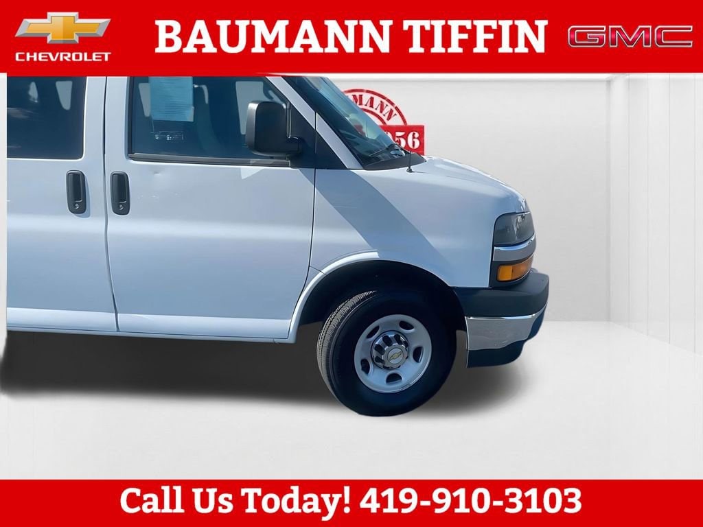 2024 Chevrolet Express Passenger LT - Photo 26