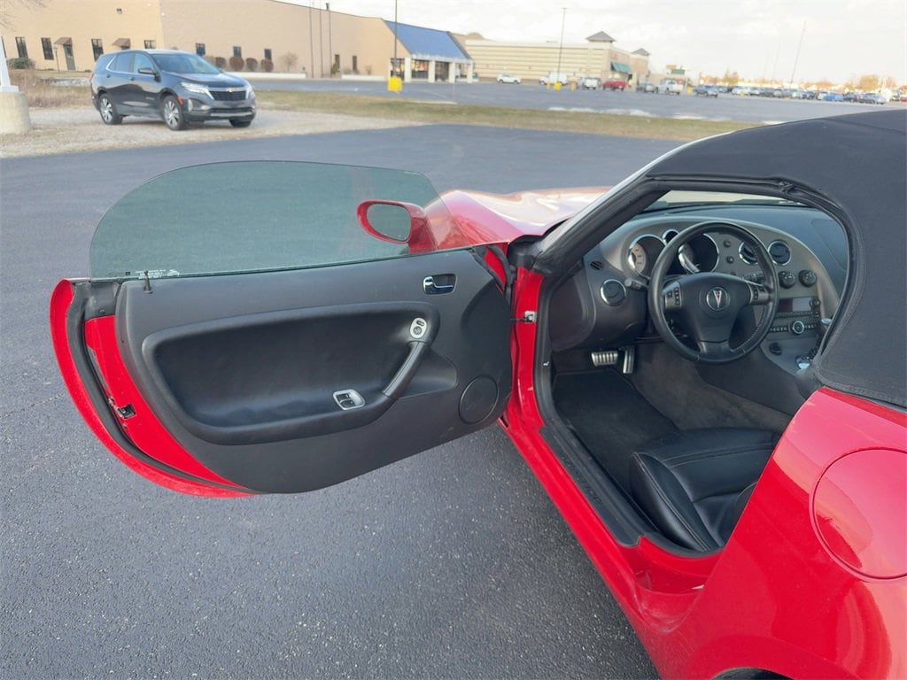 Used 2007 Pontiac Solstice Base with VIN 1G2MB35B57Y107861 for sale in Tiffin, OH