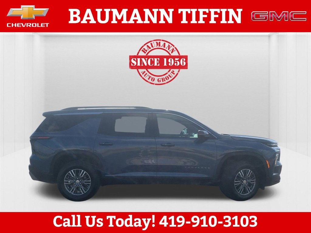 Used 2025 Chevrolet Traverse LT SUV