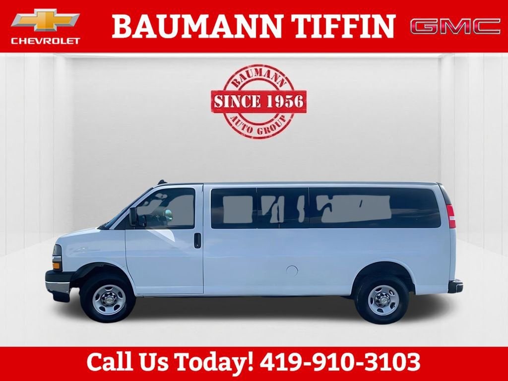 2024 Chevrolet Express Passenger LT - Photo 9