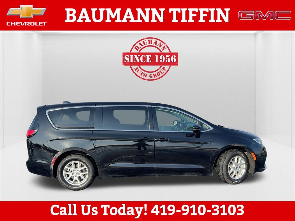 Used 2024 Chrysler Pacifica Touring L