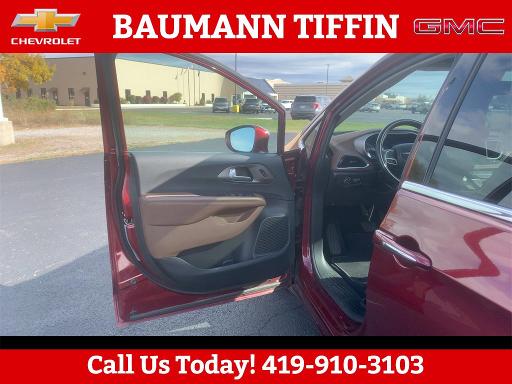 2019 Chrysler Pacifica Limited photo 2