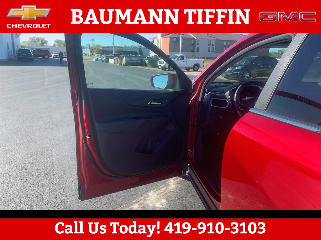 2024 Chevrolet Equinox LT photo 2