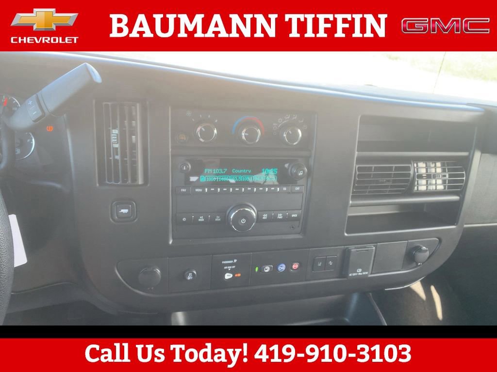 2024 Chevrolet Express Passenger LT - Photo 21
