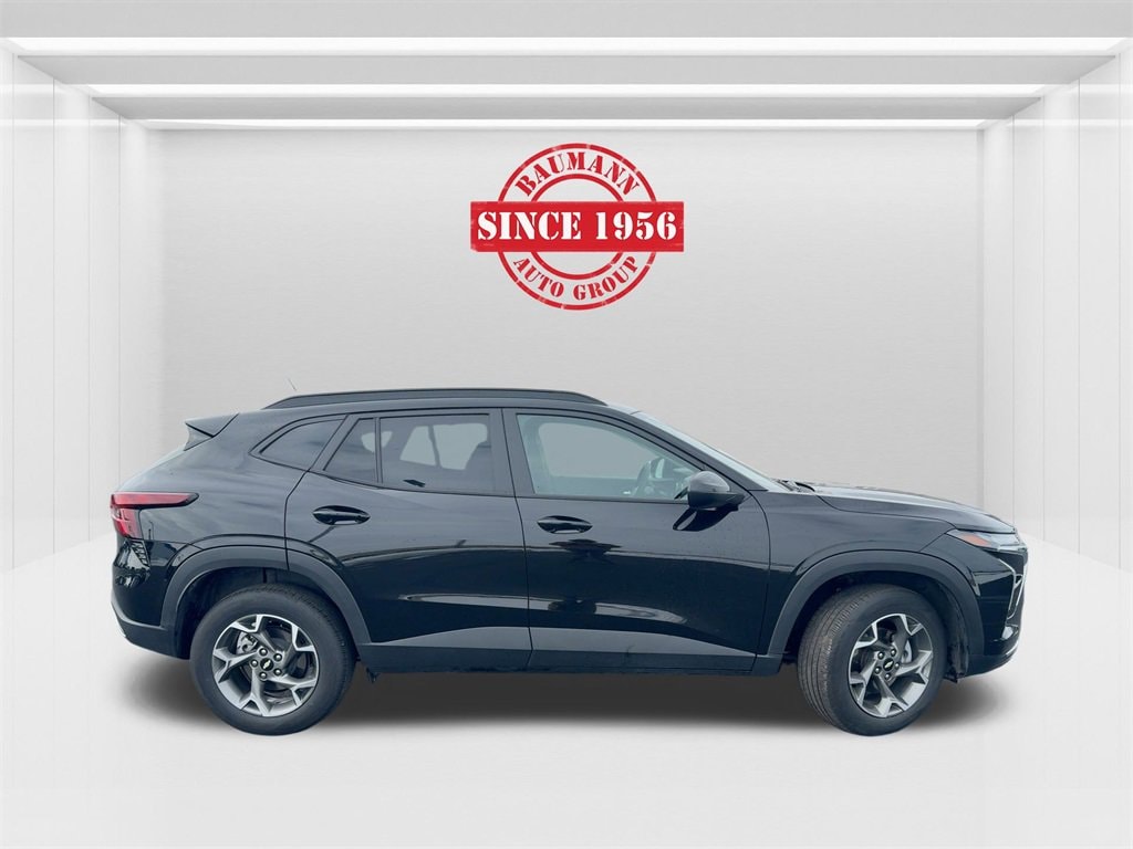 Used 2025 Chevrolet Trax LT SUV