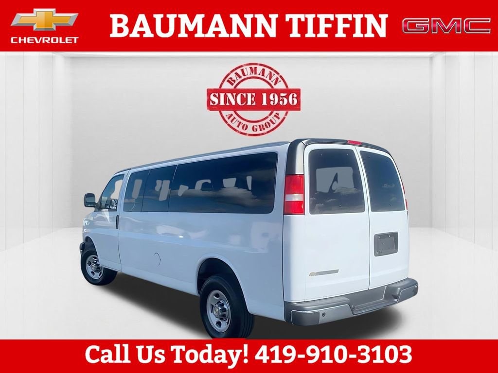 2024 Chevrolet Express Passenger LT - Photo 8