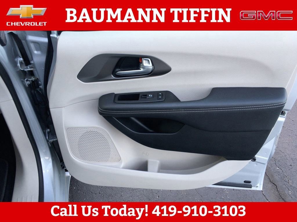 2024 Chrysler Pacifica Touring L - Photo 12