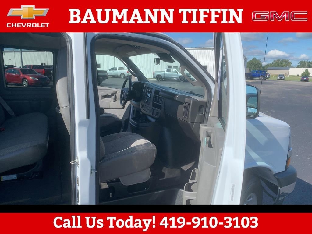 2024 Chevrolet Express Passenger LT - Photo 12