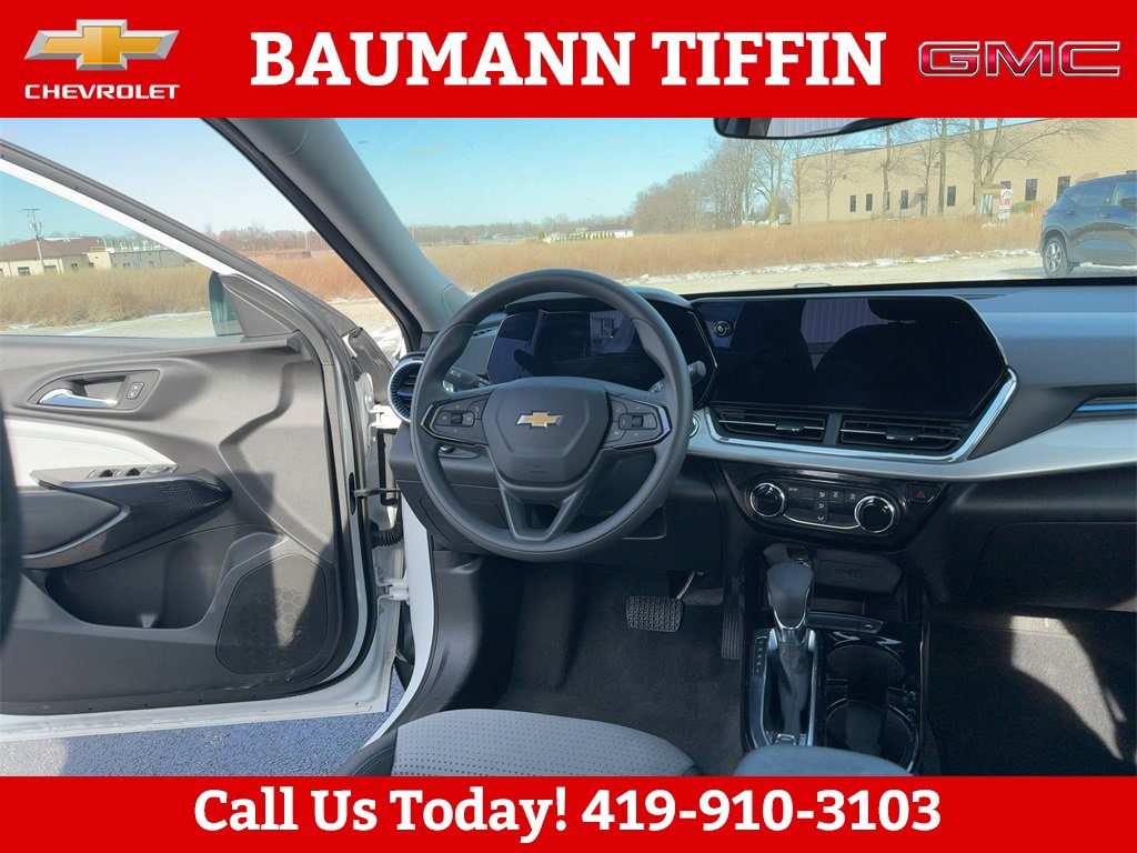 Used 2025 Chevrolet Trax LT SUV