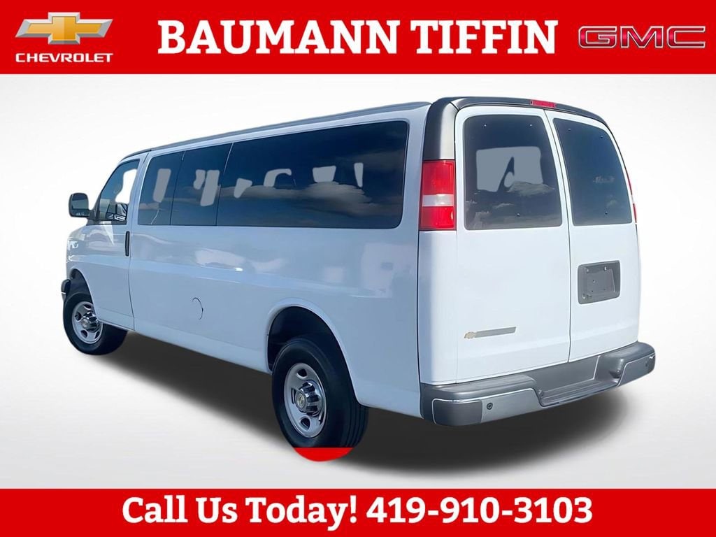 2024 Chevrolet Express Passenger LT - Photo 8