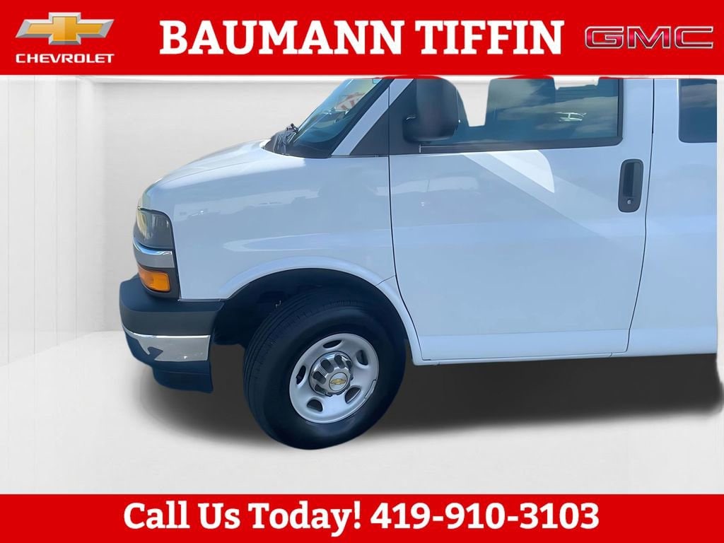 2024 Chevrolet Express Passenger LT - Photo 24