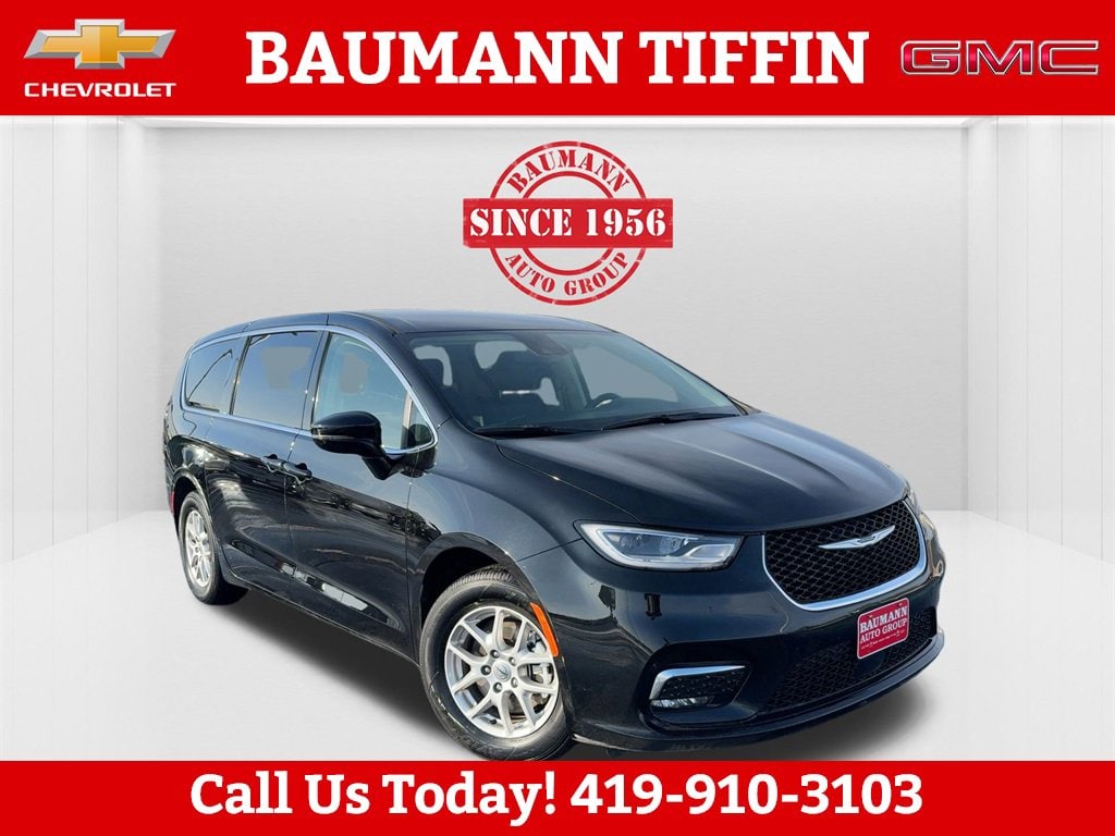 Used 2024 Chrysler Pacifica Touring L