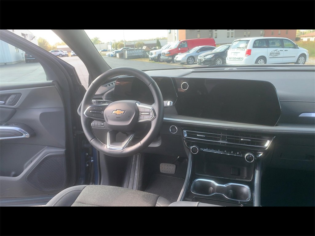 2025 Chevrolet Traverse photo 3