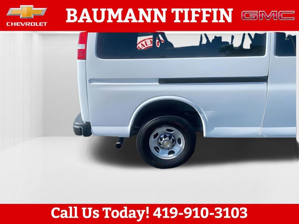 2024 Chevrolet Express Passenger LT - Photo 27