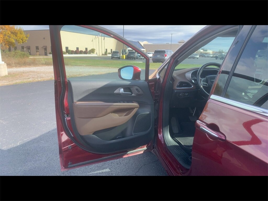 Used 2019 Chrysler Pacifica Limited