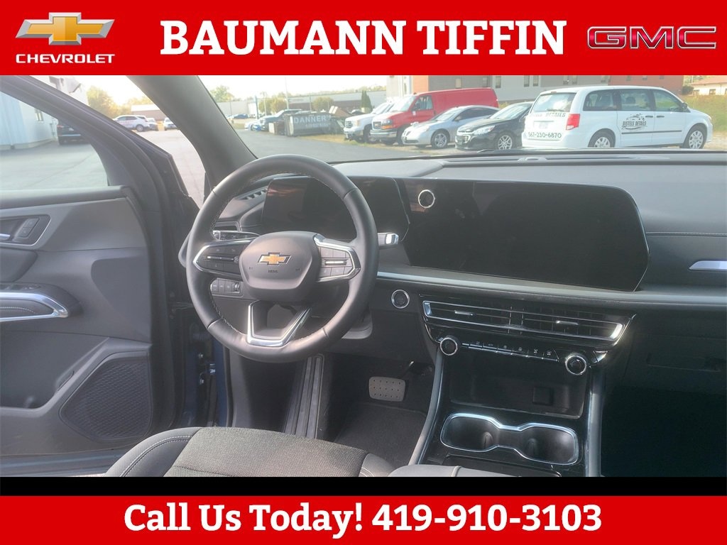 Used 2025 Chevrolet Traverse LT SUV