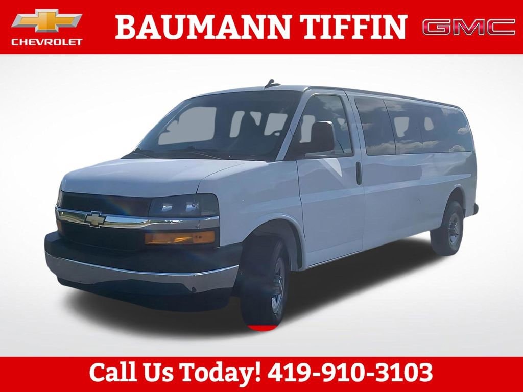 2024 Chevrolet Express Passenger LT - Photo 10