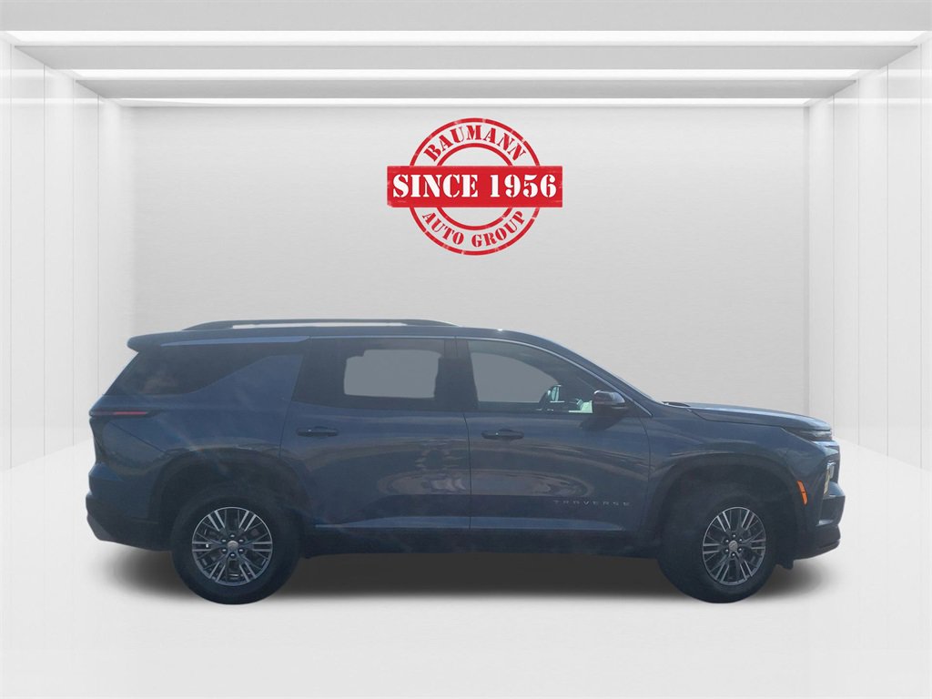 2025 Chevrolet Traverse photo 4
