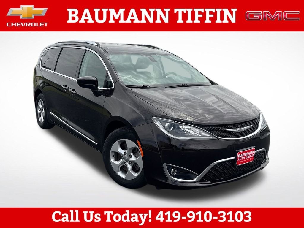 2017 Chrysler Pacifica Touring-L Plus's photo
