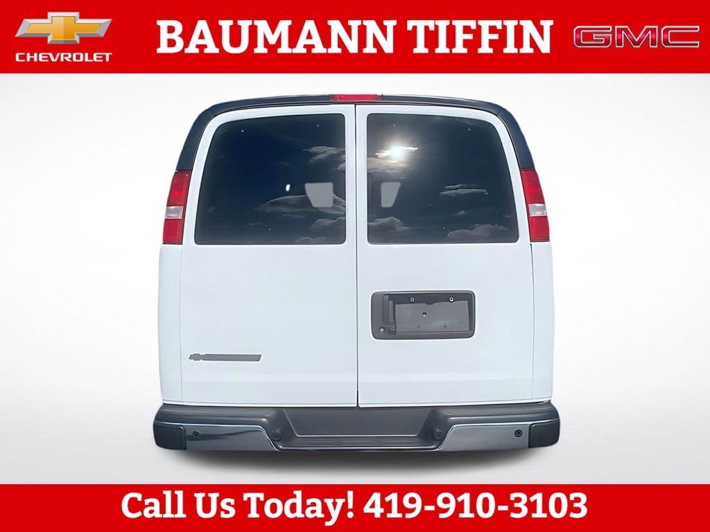 2024 Chevrolet Express Passenger LT - Photo 6