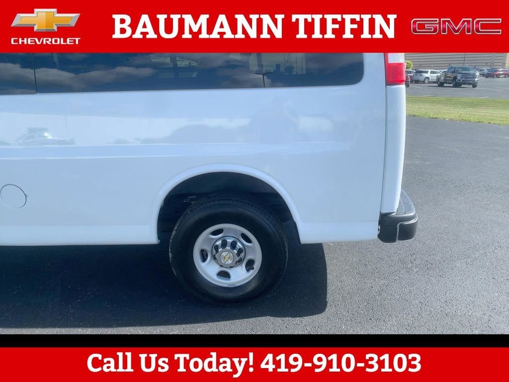 2024 Chevrolet Express Passenger LT - Photo 25