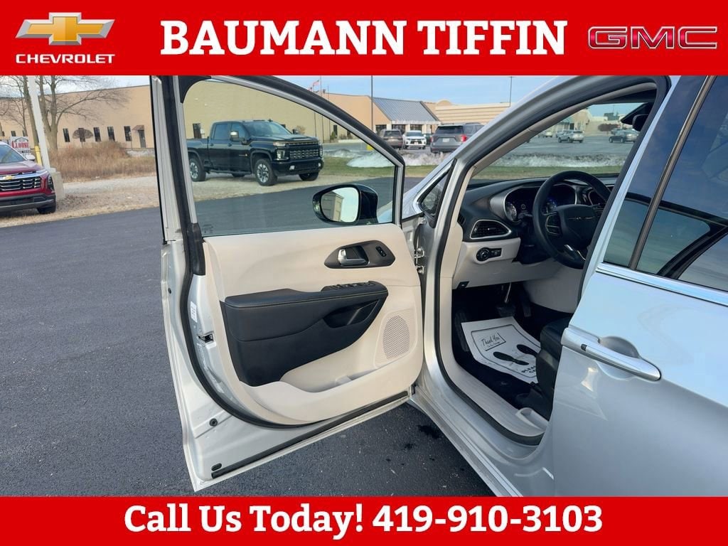 Used 2024 Chrysler Pacifica Touring L