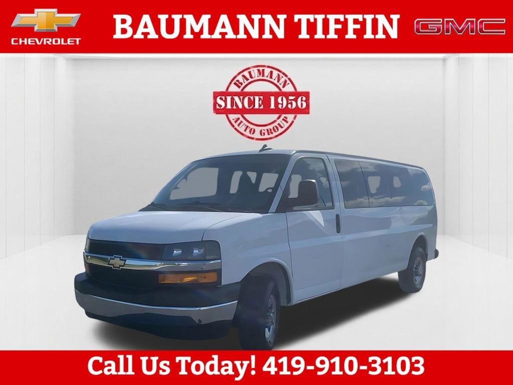 2024 Chevrolet Express Passenger LT - Photo 10