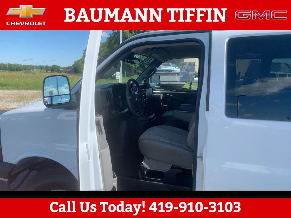 2024 Chevrolet Express Passenger LT - Photo 16