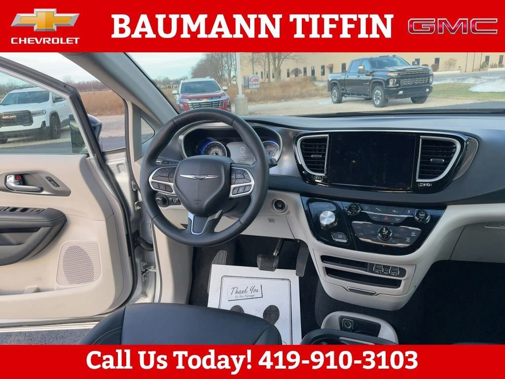 Used 2024 Chrysler Pacifica Touring L