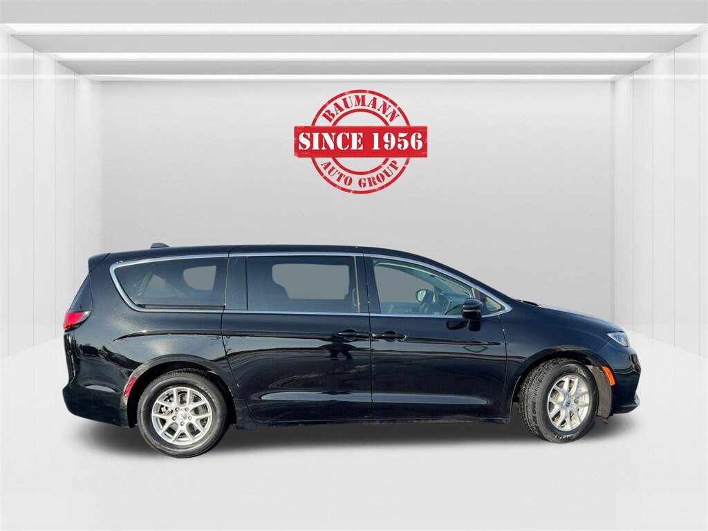 Used 2024 Chrysler Pacifica Touring L