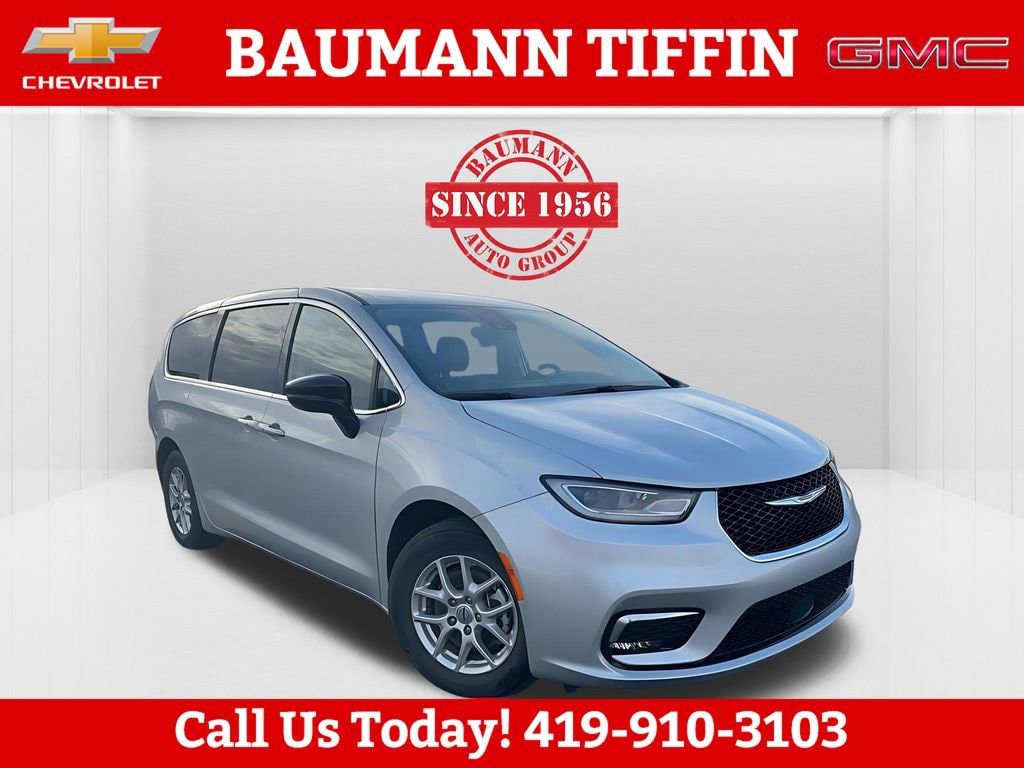 Used 2024 Chrysler Pacifica Touring L