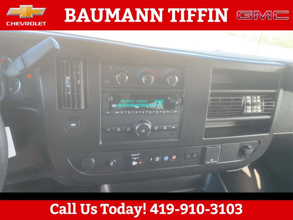 2024 Chevrolet Express Passenger LT - Photo 39