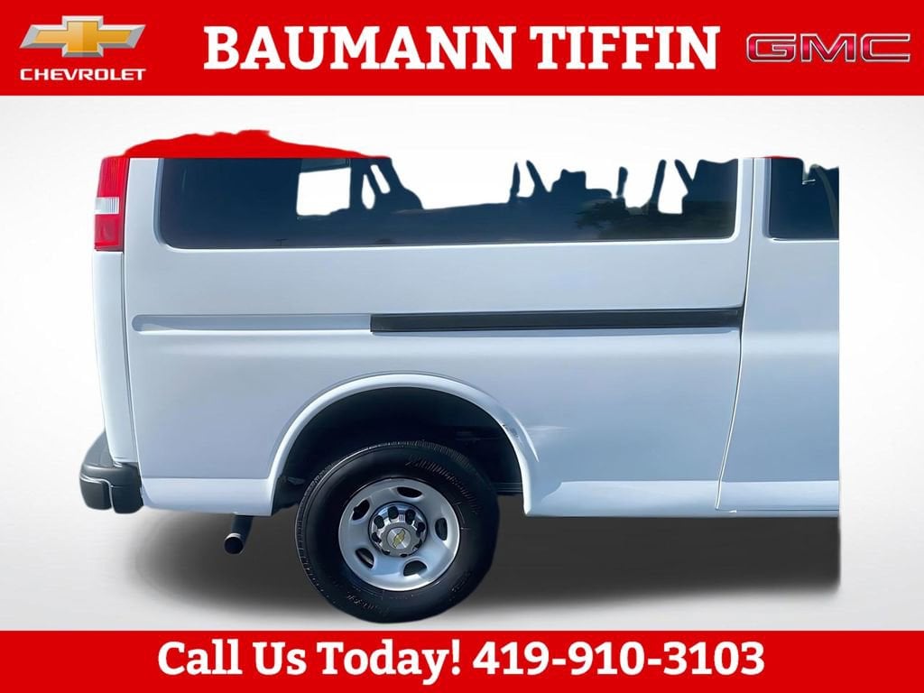 2024 Chevrolet Express Passenger LT - Photo 27