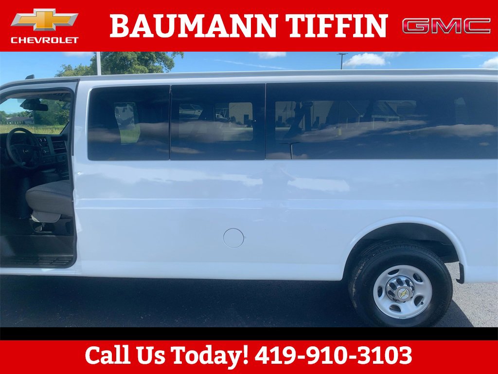 2024 Chevrolet Express Passenger LT - Photo 33