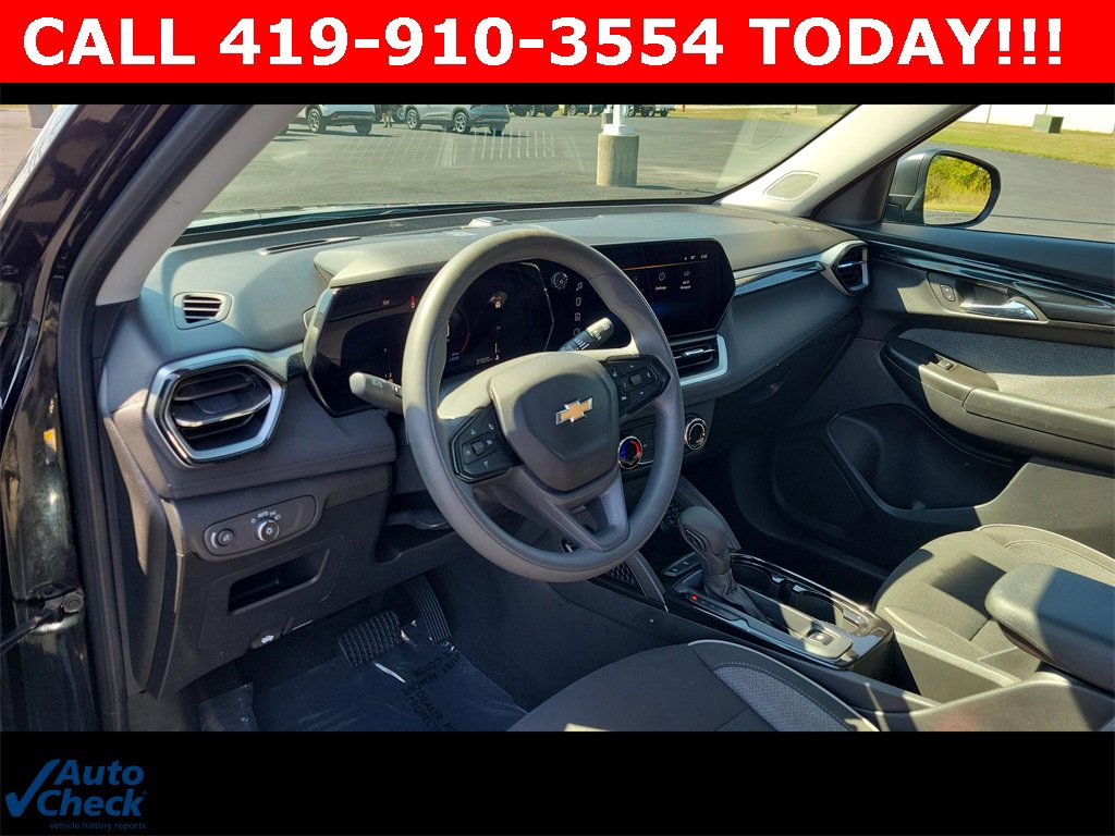 2024 Chevrolet Trailblazer LS photo 2